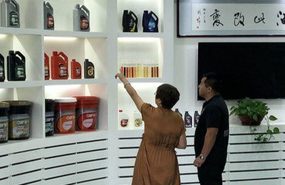 华北区域客户到新马润滑油厂家考察